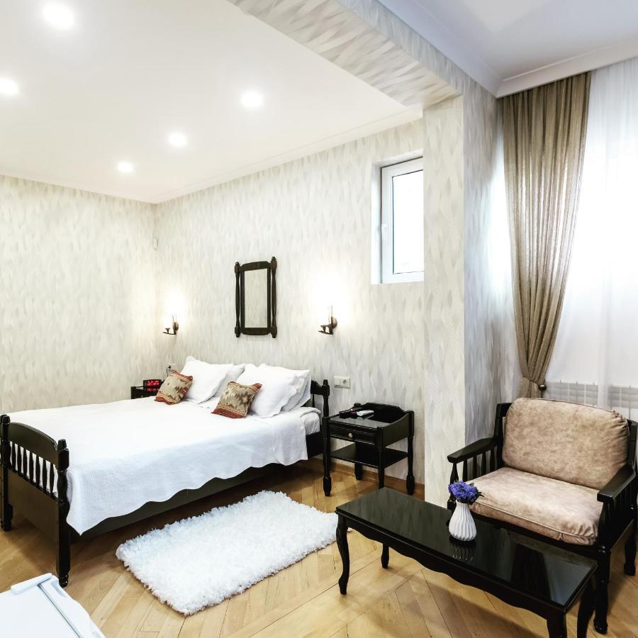 Hotel Q&B House Tiflis Exterior foto