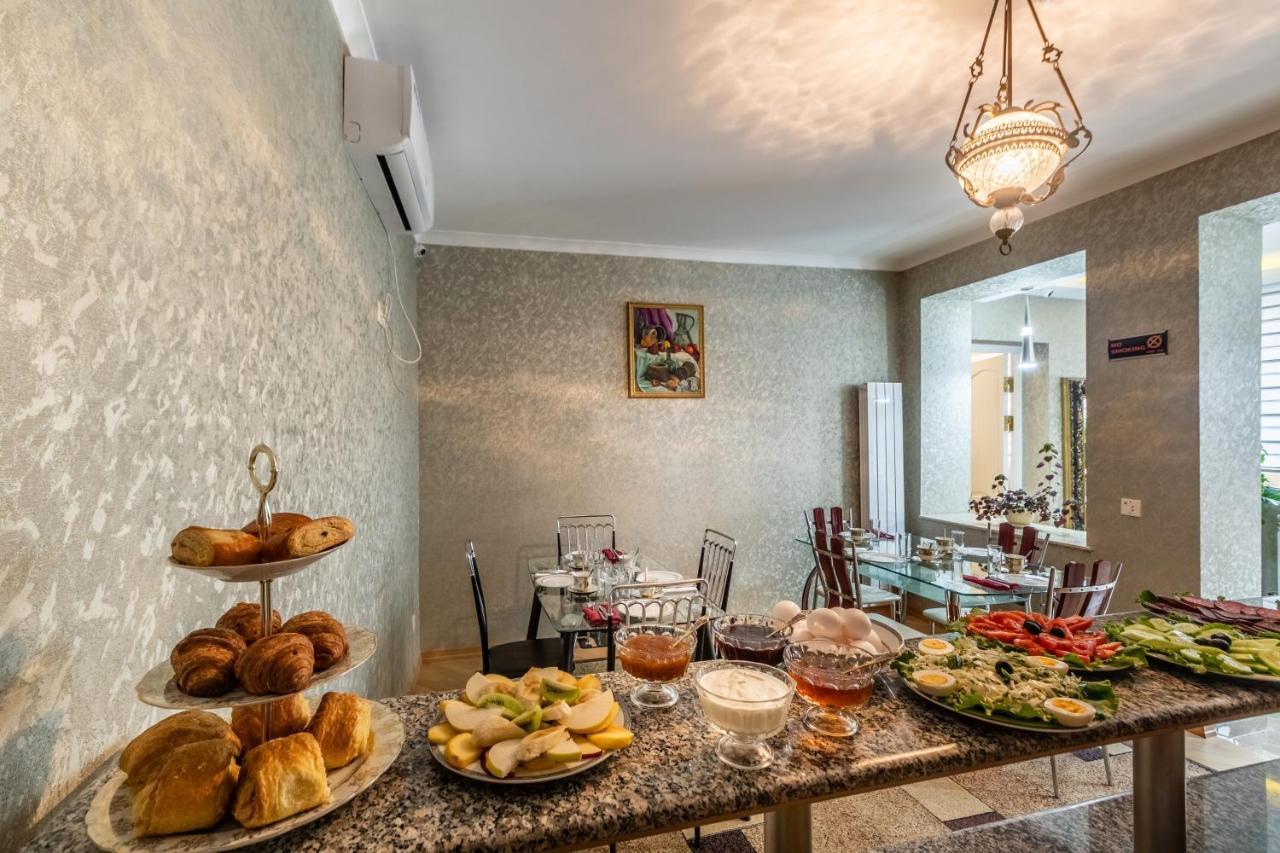 Hotel Q&B House Tiflis Exterior foto